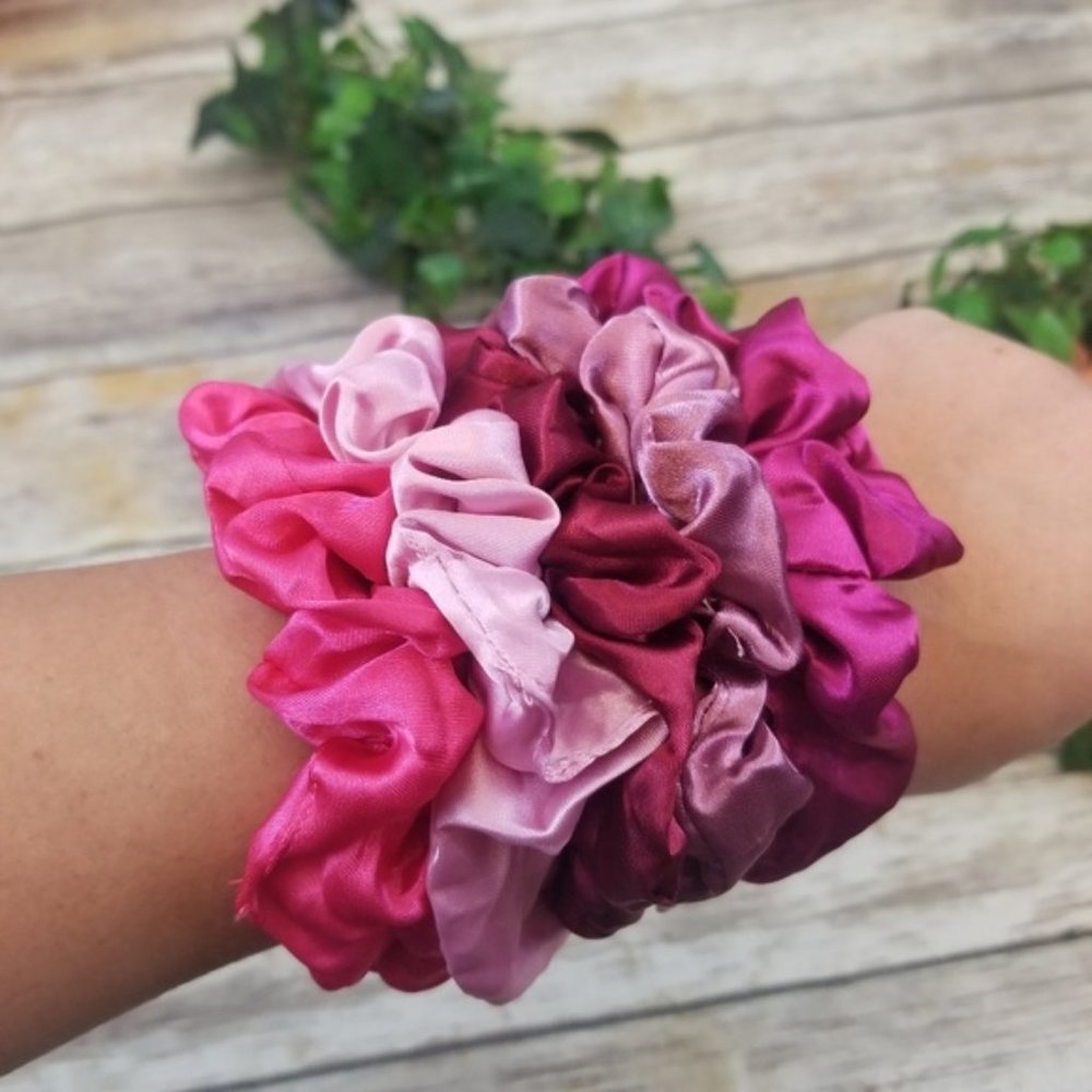 Brandy Melville Photo + 5 Silk Satin Pink Scrunchi - Picture 1 of 5